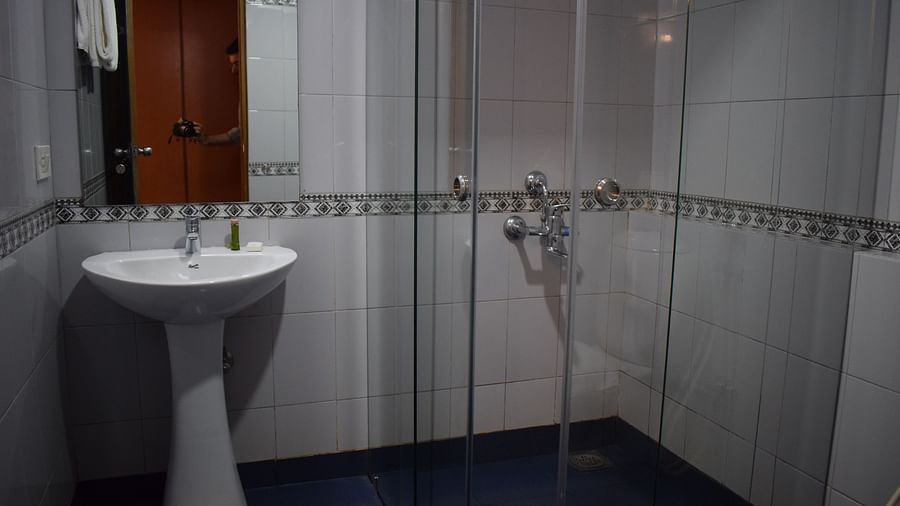dlx bathroom