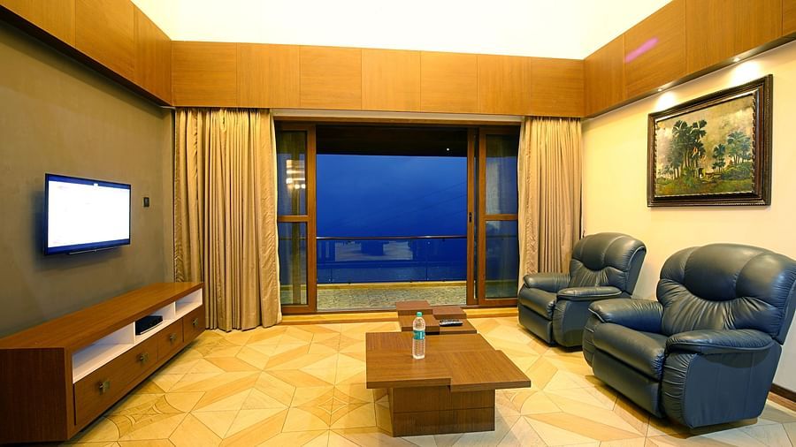 well lit living room with flat screen TV - Aranya Himalayan Retreat, Mashobra