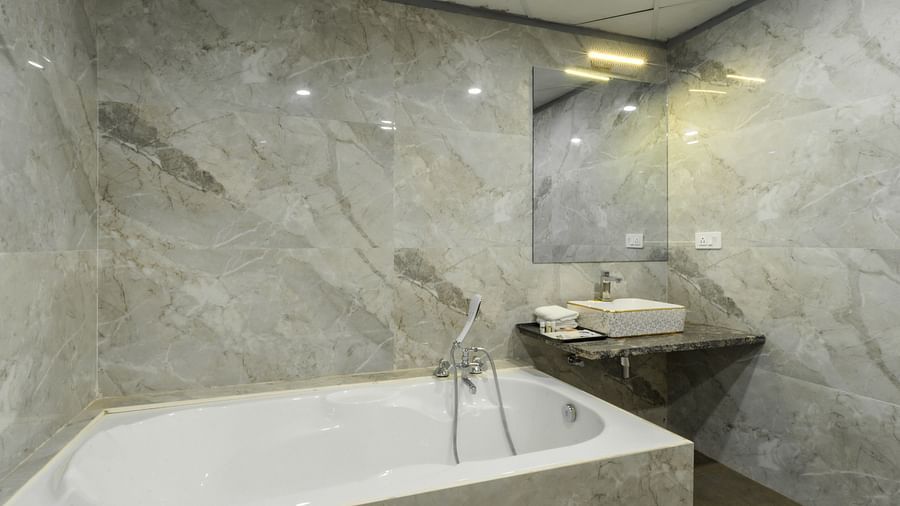 Suites with Bathtub3