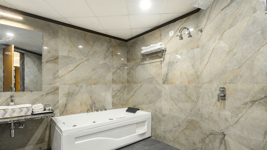 Suites with Bathtub4