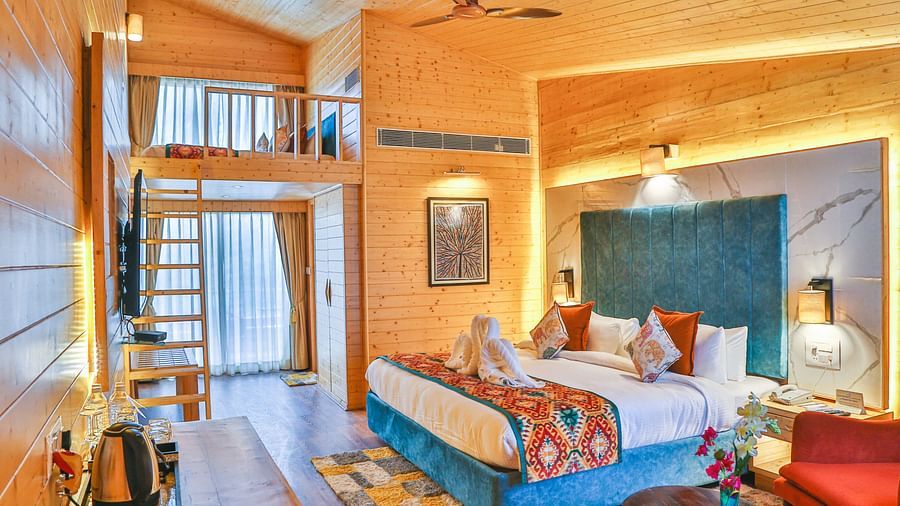 Sajjan Chalet with Private Pool