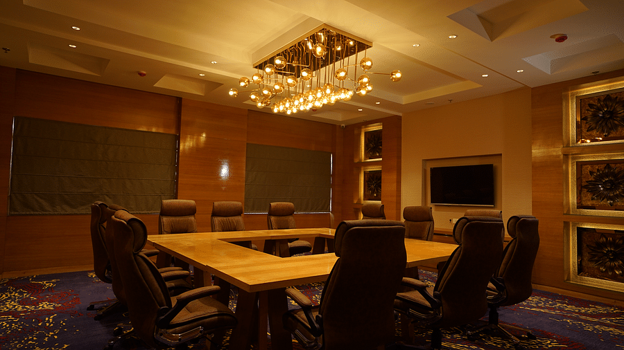 interior of the boardroom at best western