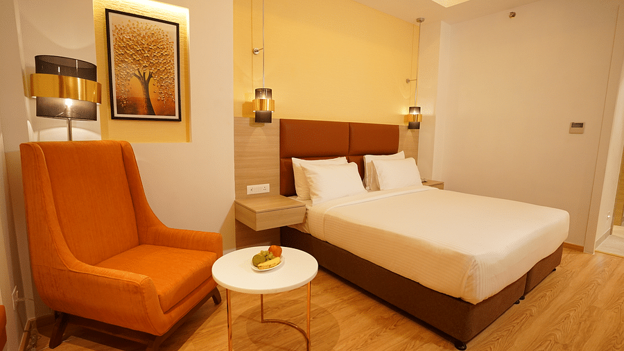 cosy room with king size bed and cushy chair