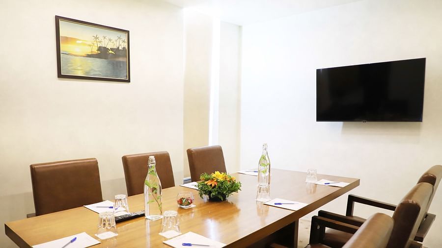 BOARD ROOM - Boulevard9 Luxury Resort Spa