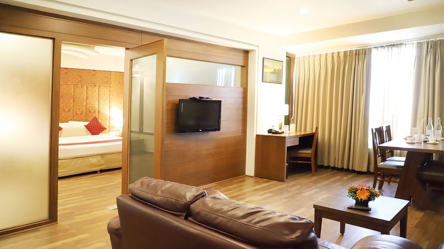 SUITE LIVING ROOM