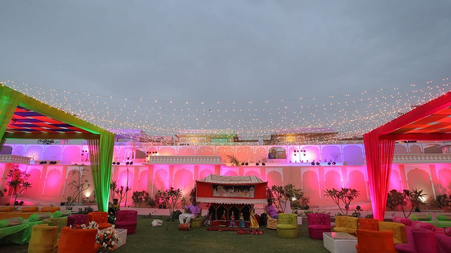 the outside lawn decorated for a party - Buena Vista