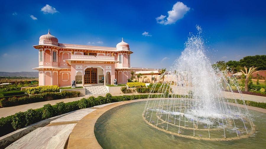 Buena Vista Luxury Garden Spa Resort - the water fountain in front of the resort