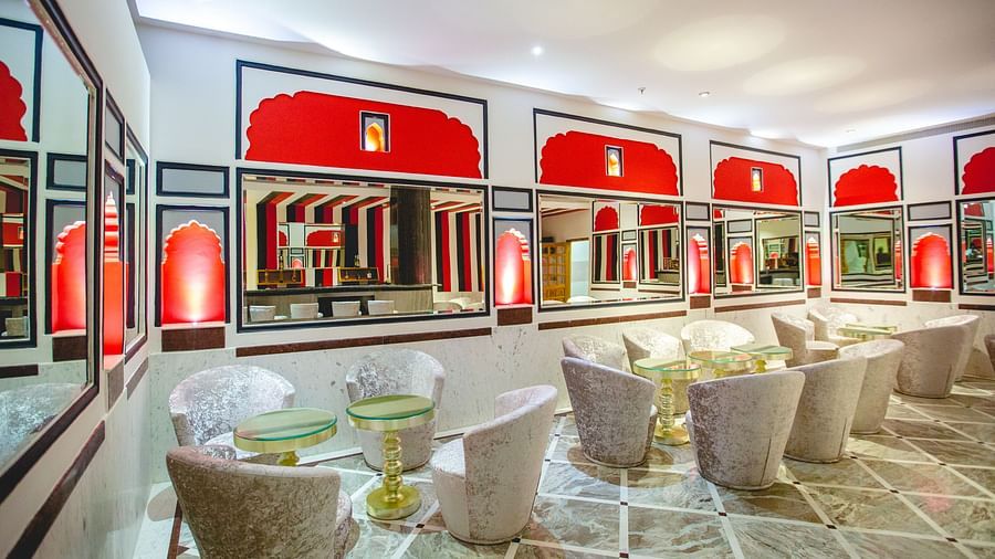 Buena Vista Luxury Garden Spa Resort - the indoor seating space at Flamingo