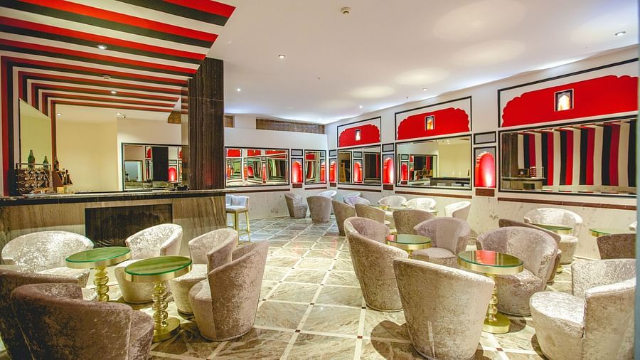 Buena Vista Luxury Garden Spa Resort - the indoor seating space at Flamingo 0