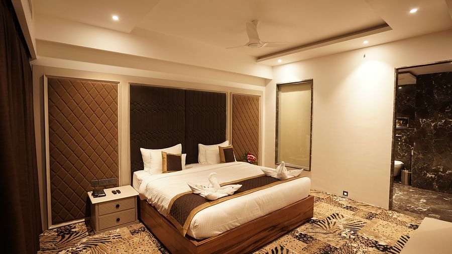 Executive room with king size bed at Classic Sapphire by Ananta
