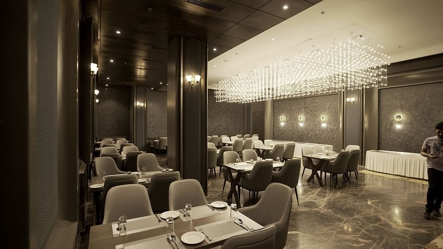 restaurant with tables and chairs at Classic Sapphire by Ananta 3