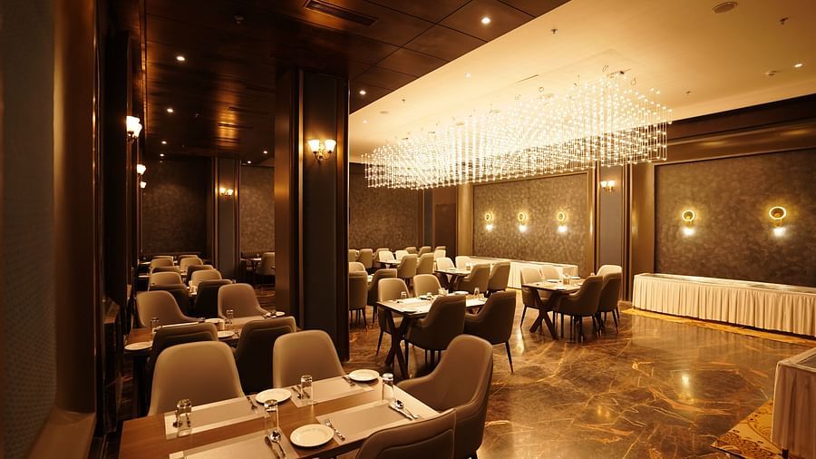 restaurant with tables and chairs with warm lighting at Classic Sapphire by Ananta