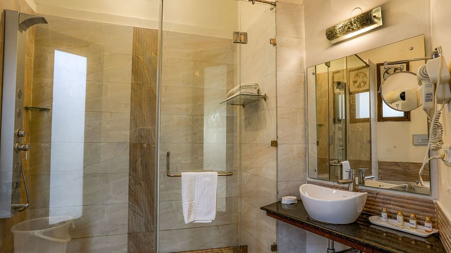 whirlpool room bathroom - Corbett Panorama Resort, Ramnagar