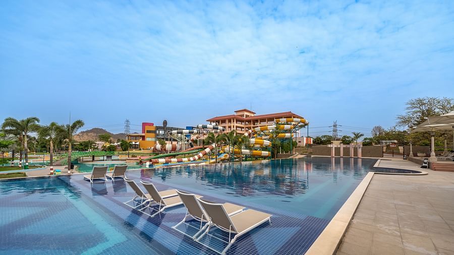 A shot of the infinity pool in Indore