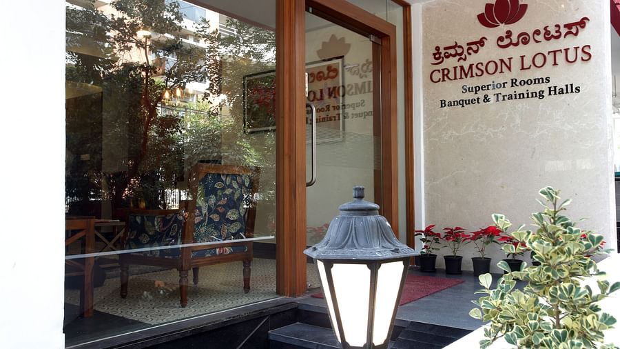 Facade and entrance Crimson Lotus 1