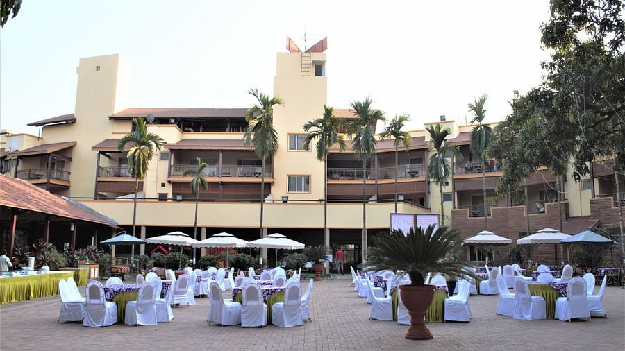 Damanganga Valley Resorts Pvt Ltd - the courtyard area of the resort in Daman during daytime 1
