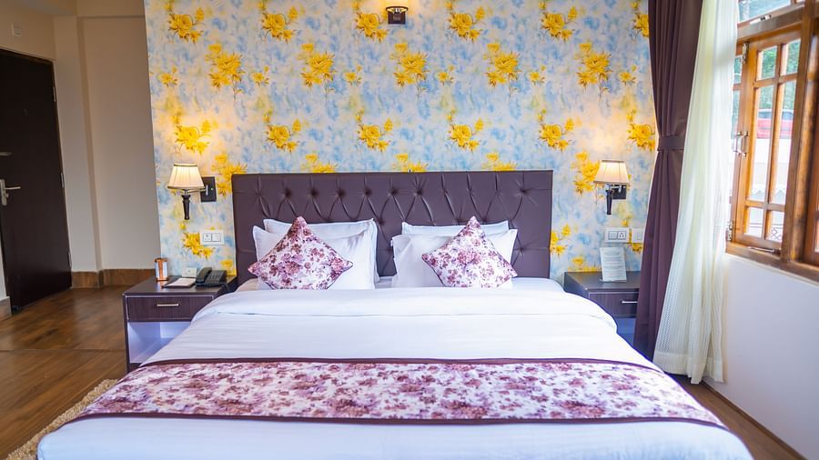 Dream Villa Retreat, Pelling - The double bed in the Premium Rooms at our hotel