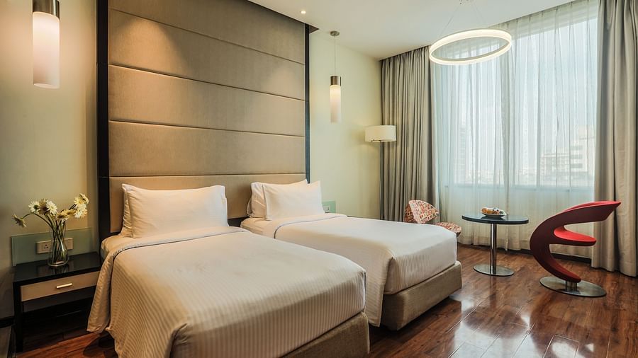 twin beds at E Hotel 