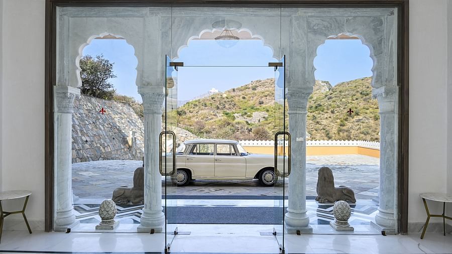 Fateh Vilas Udaipur - image of a vintage car seen through the property's entrance