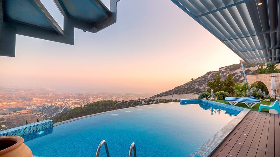 view of a swimming pool