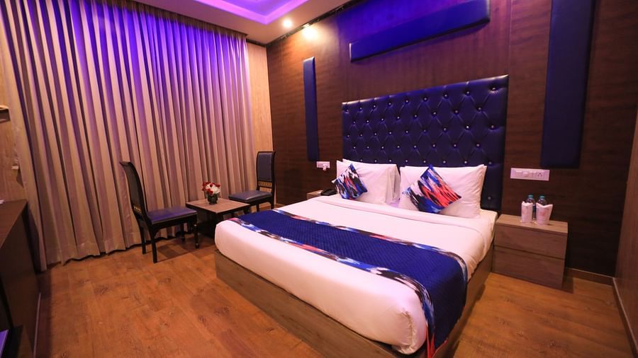 Double bed at the Luxury Room at Fiori Hotel
