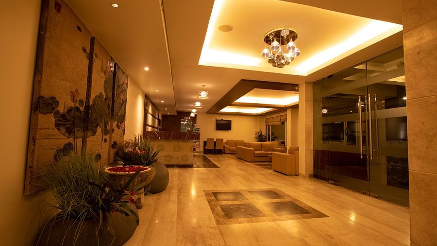 Lobby 12