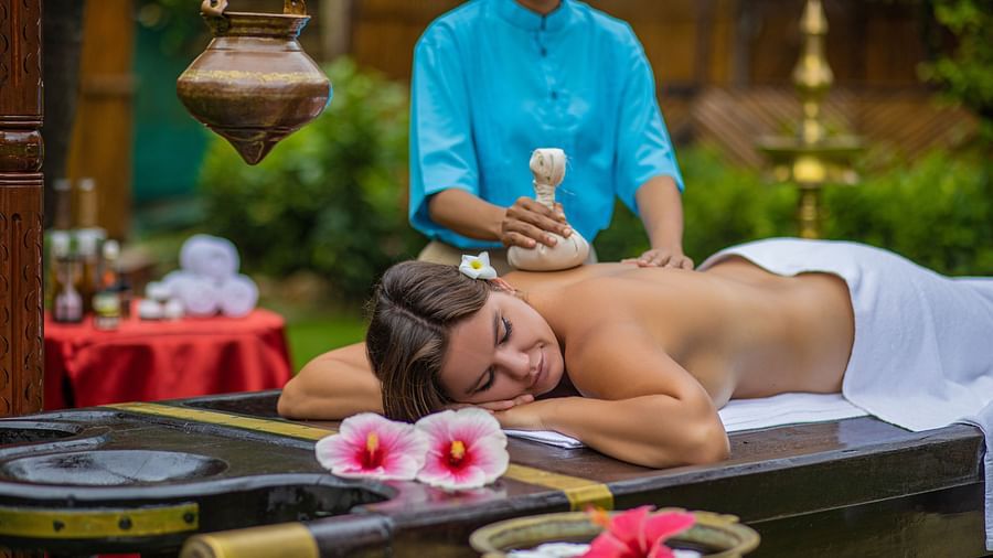 masseur performing shiro abhyangam on a guest