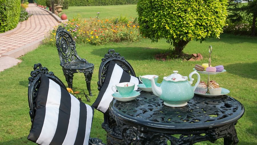 outdoor dining at heritage village resort and spa