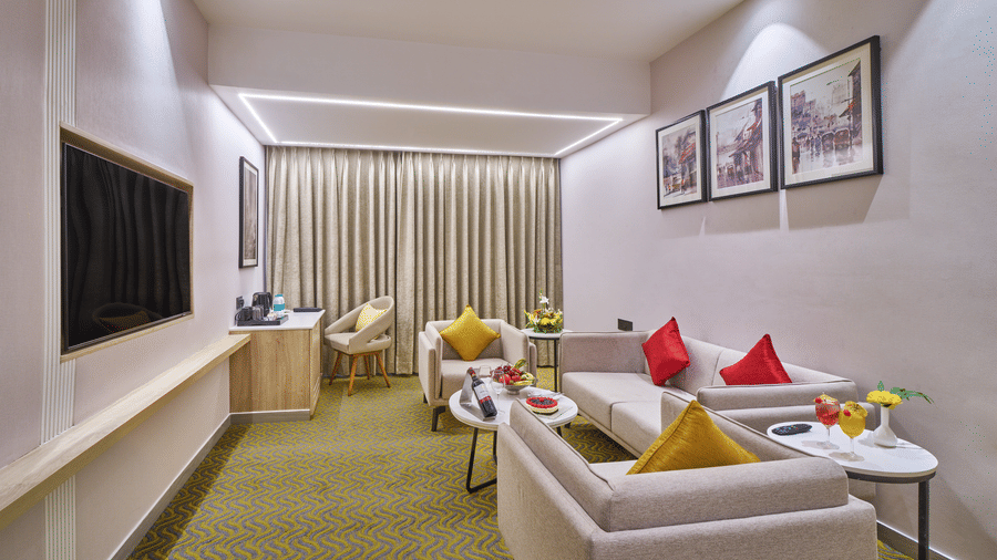 Suit  215 living area.2