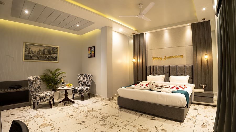 Wide angle view of the Premium Room