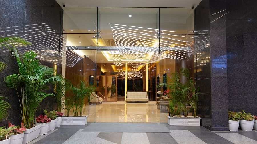Lobby Entrance at Hometel Alambagh, Lucknow 1