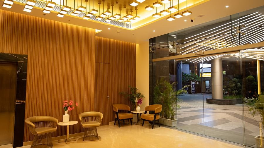 Lobby Entrance at Hometel Alambagh, Lucknow 2