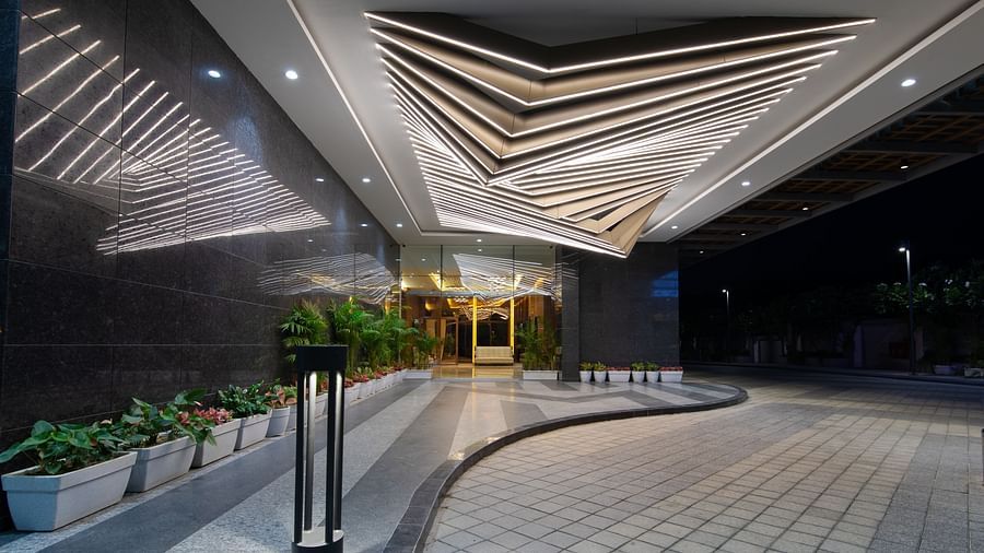 Lobby Entrance at Hometel Alambagh, Lucknow 4