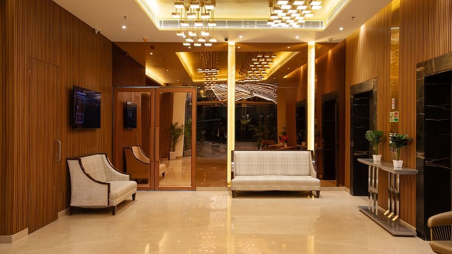 Lobby at Hometel  Alambagh, Lucknow 5