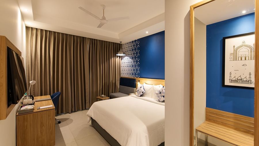 Premium King room at Hometel Alambagh, Lucknow 1