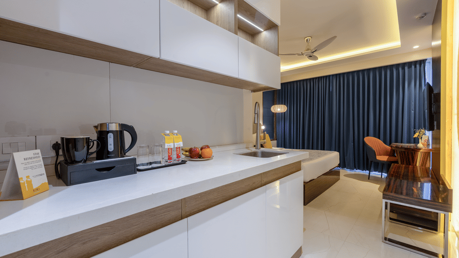 Deluxe room Kitchenett close curtain 1