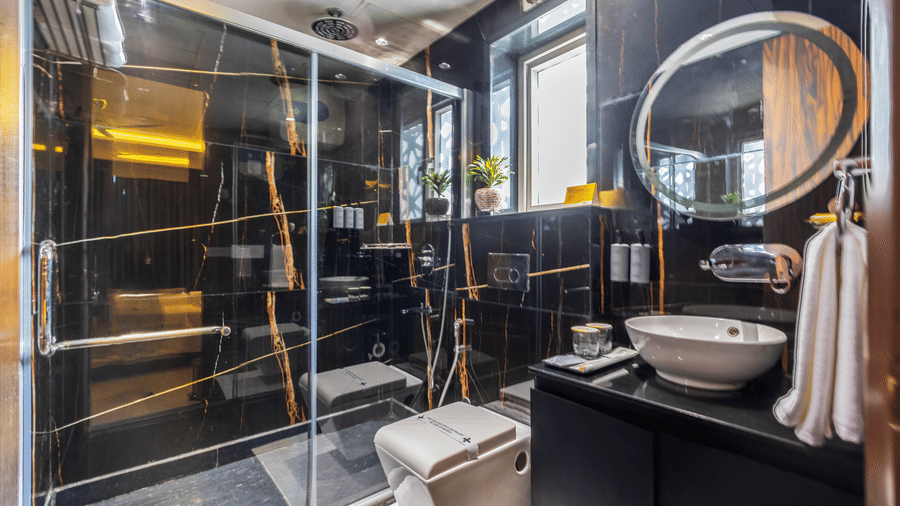 Dlx Bath 1