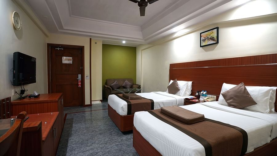 Executive Club at Hotel Daspalla Vishakhapatnam 3