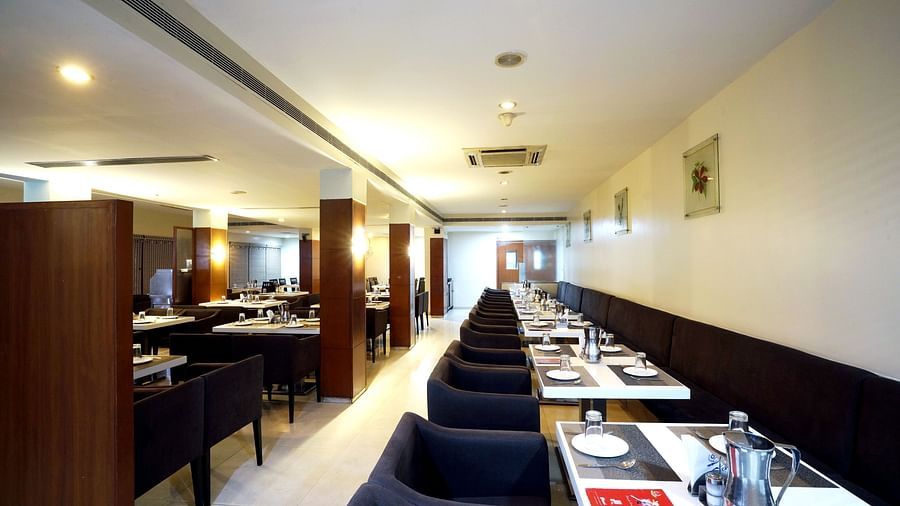 Dharani Non Veg Restaurant at Hotel Geetha Regency in Guntur 5
