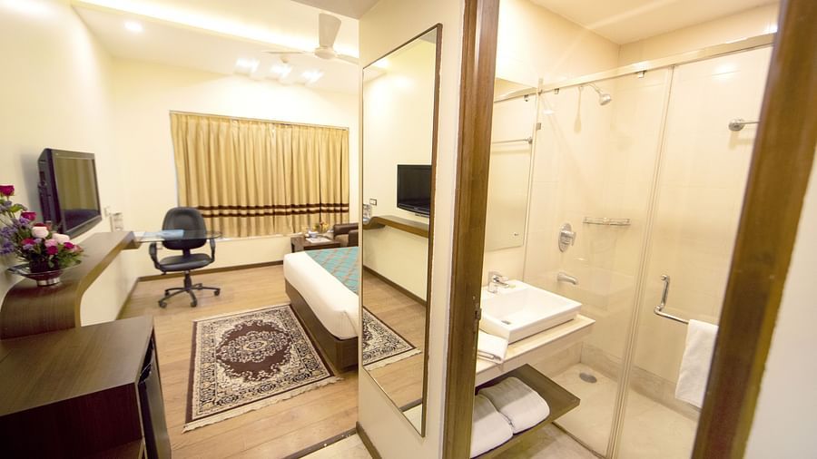 Executive Room Master Bed with Wash Room