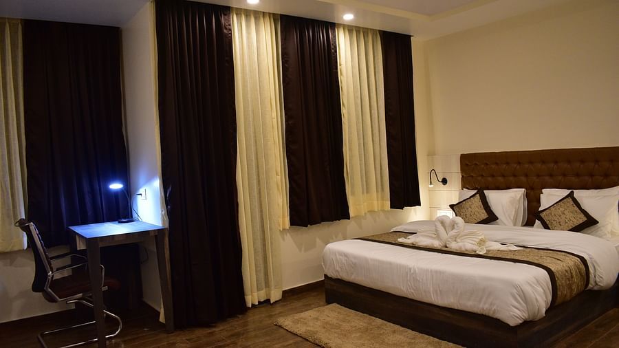 Kanchenjunga View Deluxe room - a modern room with clean and tidy queen size bed along with windows that overlook the mountains - Hotel Montana Vyoo