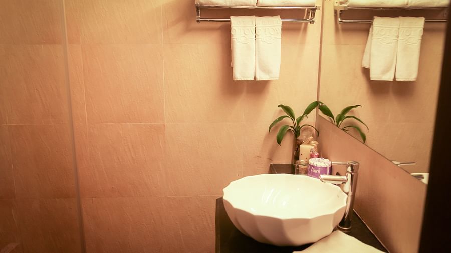 Hotel bathroom with basin