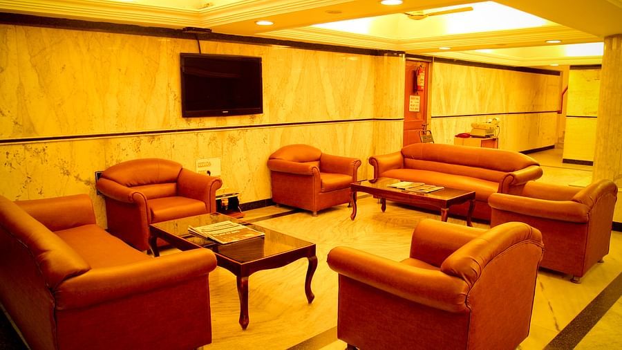 Hotel Yasodha Towers - Interior view of the property's lobby area featuring multiple sofas and coffee tables along with a wall mounted television
