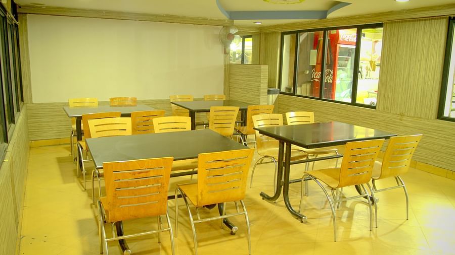  Hall Hotel Yasodha Towers - Interior view of a conference room with 4 tables with 4 chairs placed at each of the tables