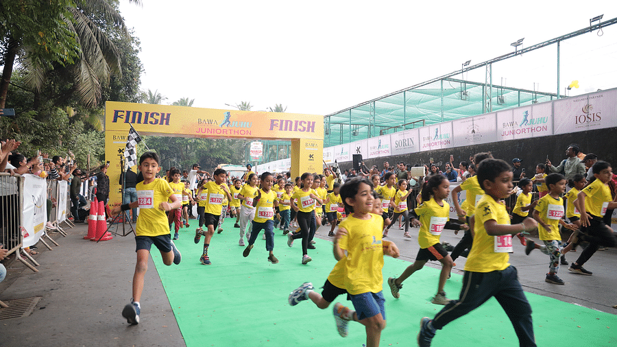 A bunch of kids running at Bawa junior marathon 