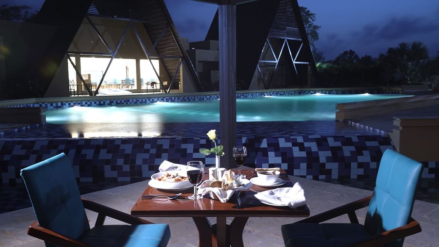 table for two at Oasis at Jagira Ananta Elite