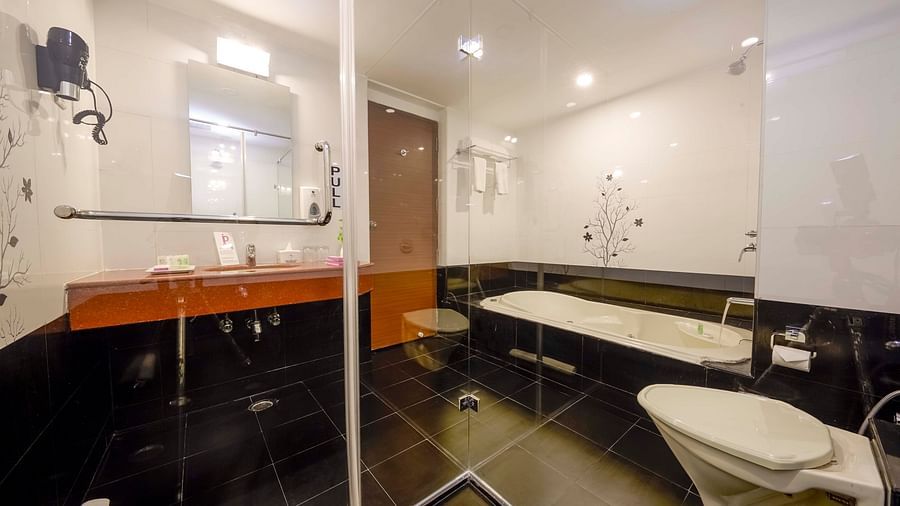 JP Hotel in Chennai JP Suit Bath Room