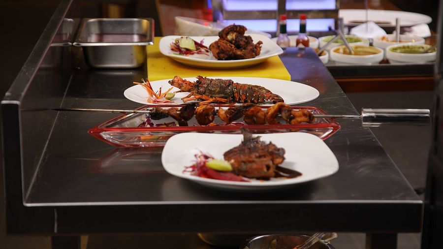 Places to eat in Trivandrum, Misty Moon Restaurant, Hotel Karthika Park