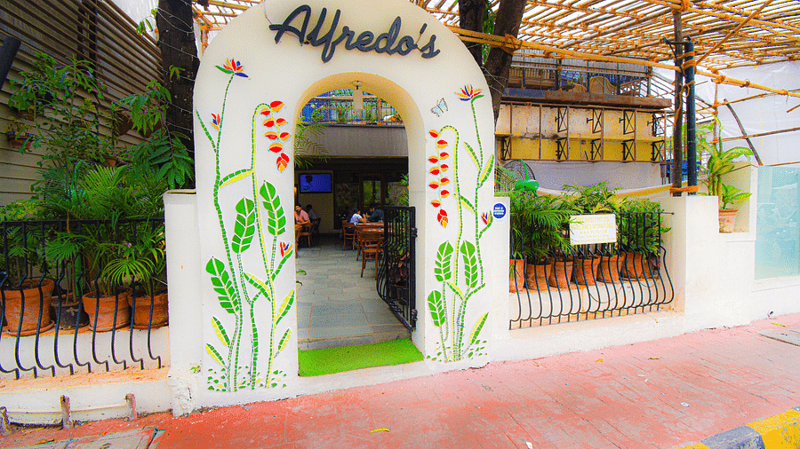 entrance of Alfredo's