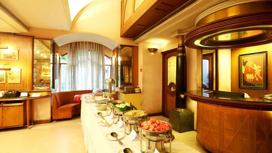 16 Restaurant Buffet